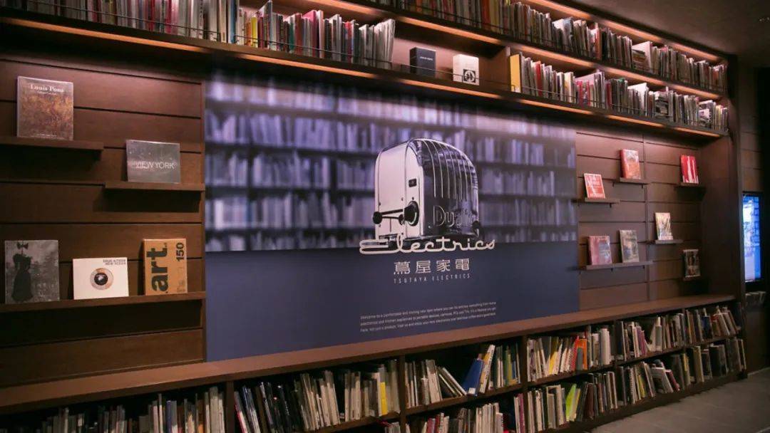 茑屋家电内部的陈设对于在物质层面已经足够丰富的日本人来说,如果不