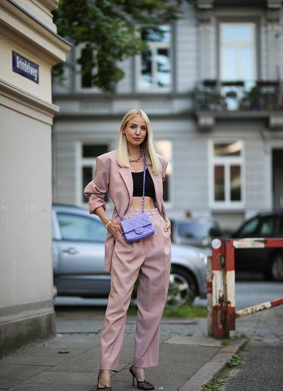 显高 欧美不到160的时尚博主，穿搭方式太显高，看图就像180