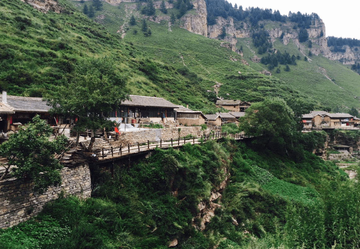 山西藏有这样的古村，悬挂于2300米峭壁上，原生态环境令人向往