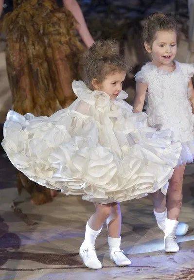 戏剧性 如此戏剧性的舞台表演,原来都是时装秀!