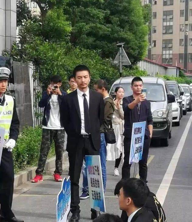 角色|靳东闫妮新剧上映,陈晓反差惊人,“经典神作”要毁在了剪辑上?