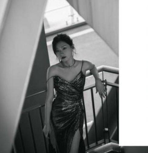 设计 万茜的身材太让人羡慕了,平时怎么吃都不胖,穿啥衣服都有范