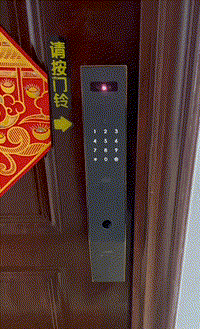 选择VOC智能门锁T11-face的理由：刷脸解锁+反向充电+智能联动