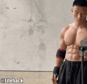 锻炼|农村小伙疯狂秀肌肉，身材碾压99%健身教练