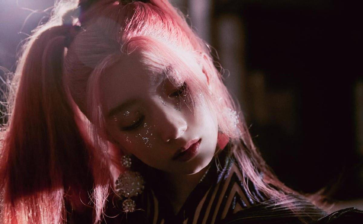 设计 孟美岐的颜值真高啊，穿酷炫的独特蓝色服装，妆容奇怪也能驾驭