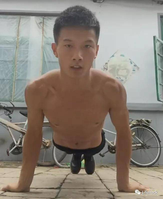 锻炼|农村小伙疯狂秀肌肉，身材碾压99%健身教练