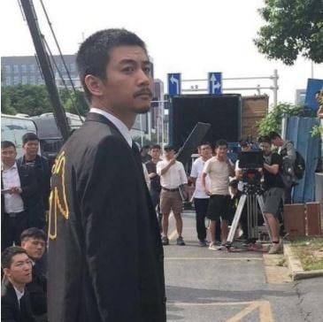 角色|靳东闫妮新剧上映,陈晓反差惊人,“经典神作”要毁在了剪辑上?