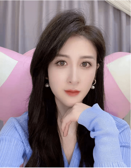 在陌陌举办的女神兵法赛上,作为新人主播的百里苏苏一路过关斩将杀入