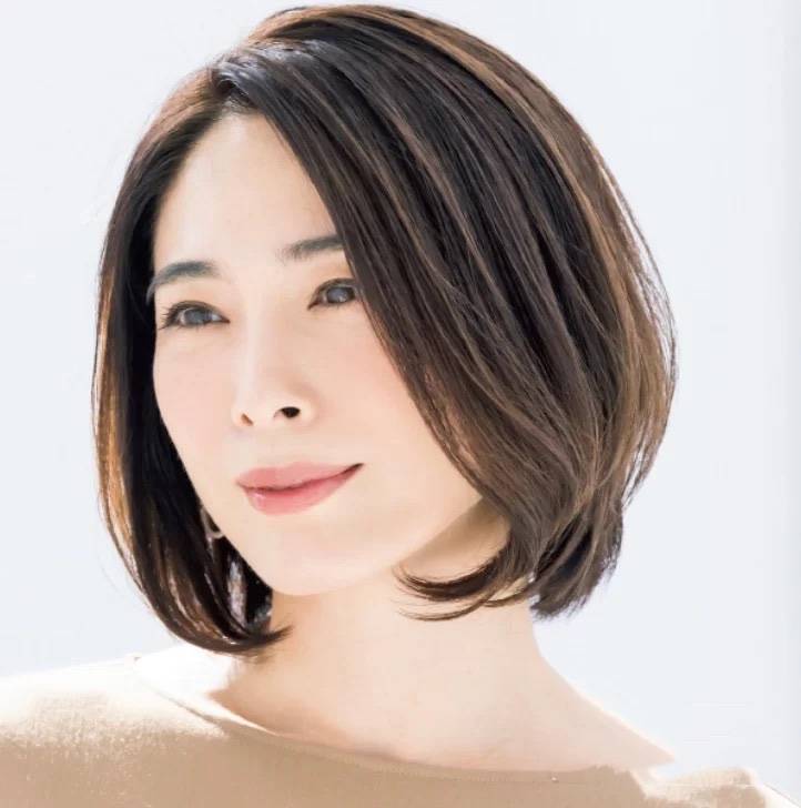 发型适合50岁大圆脸女人的发型，选择适合自己的发型，才更显年轻