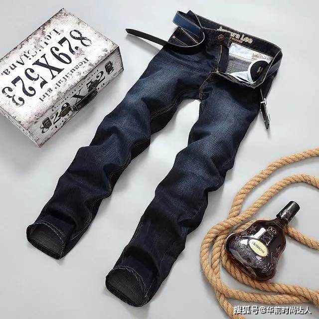 面料 男人过了45岁,多穿这样的男裤,尤其第2款,更有男人味