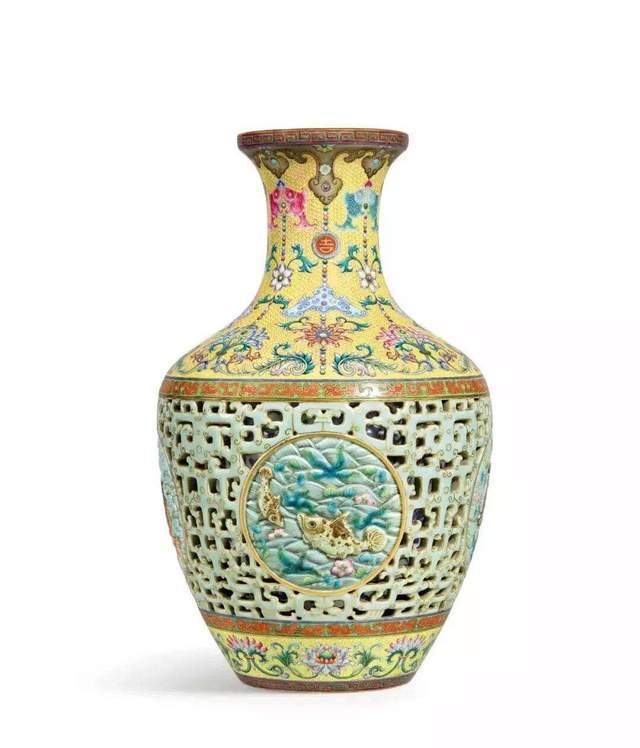 中国 龍泉窯 青磁 陽刻 神獣文瓶 V R5297 - 工芸品