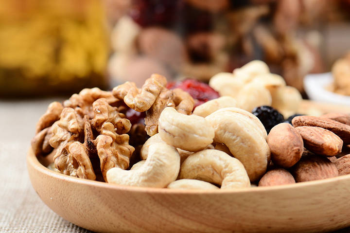 几类|零食种类五花八门,该不该让孩子吃?这几类食物可以让娃吃