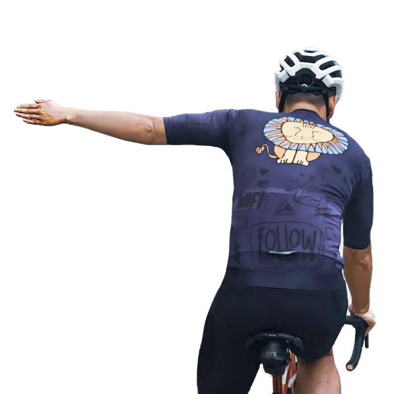 偶遇一女骑士给我比了个手势结果