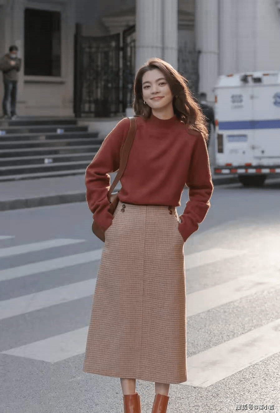 颜色 建议30+女性多穿“毛呢半身裙”，掌握3个搭配要点，时尚又显气质