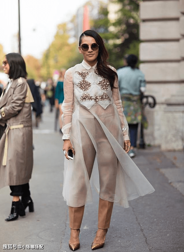 上半身 中年微胖身材的穿搭禁忌:不要穿一身黑,也不要“装嫩”