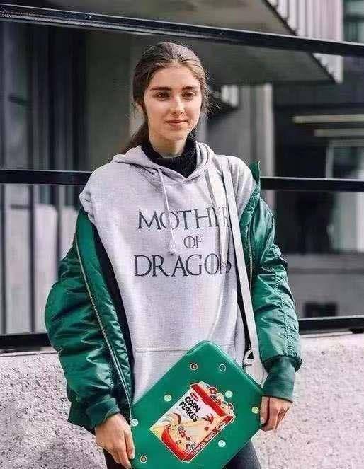 毛衣 今年想要时髦有范,穿出精致的脸庞,不妨选择烟管领毛衣