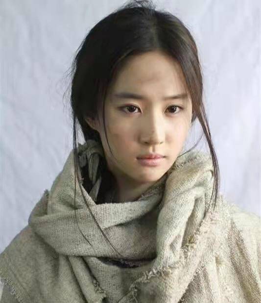 难民|继“绑架妆”“戴孝妆”之后，鞠婧祎的“难民妆”又让我迷惑了