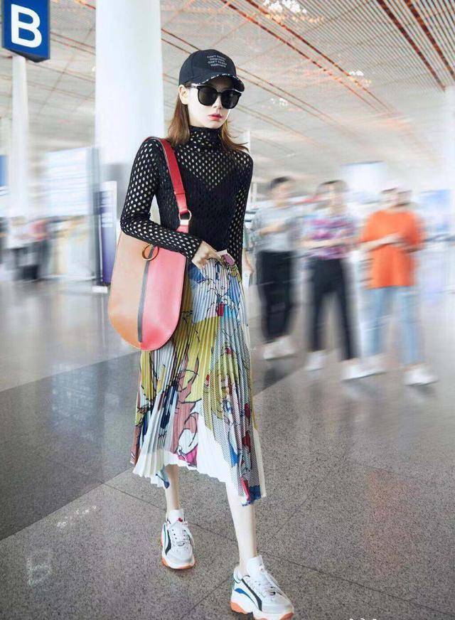 毛衣 今年想要时髦有范,穿出精致的脸庞,不妨选择烟管领毛衣