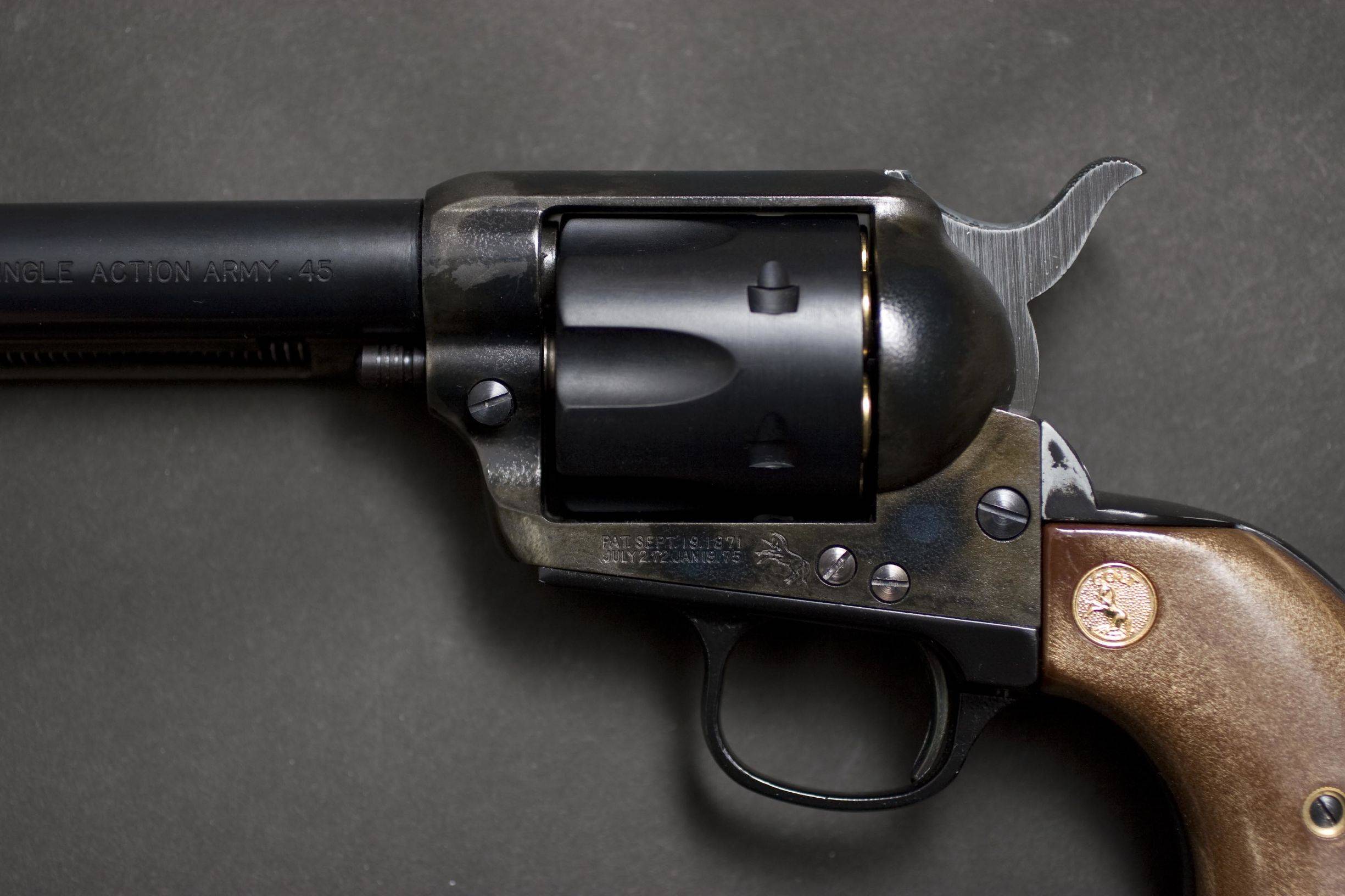 单动式陆军转轮手枪是由柯尔特在1872年研制的(尽管如此这枪在柯尔特