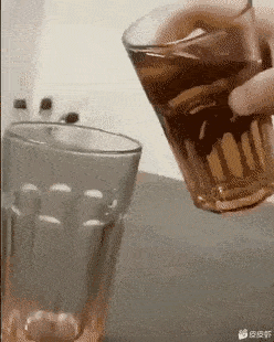 搞笑合集：為什麼離婚以後第一個曬離婚證的都是女人？ 搞笑整蠱 第23张