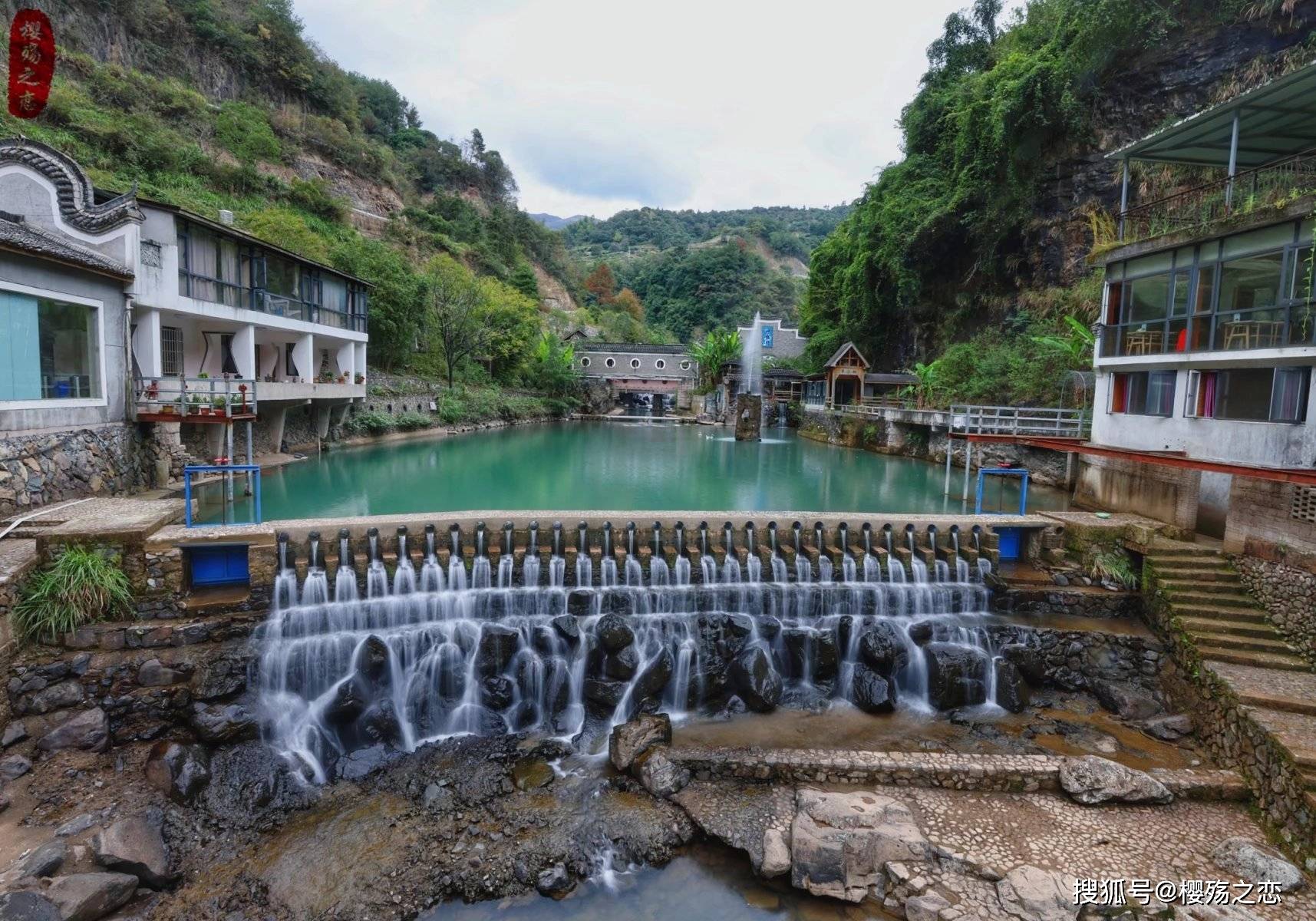 飞瀑|以“龙”为名的景区，因瀑布而闻名遐迩，被誉为江南最美瀑布之一