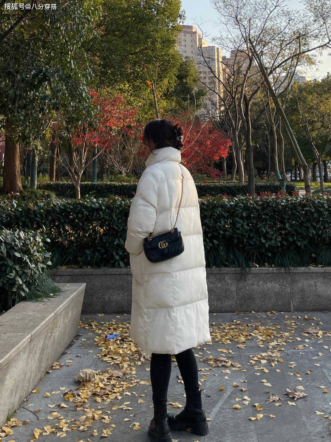 整体 紧身牛仔裤可不是什么非主流单品，冬天穿它出门，遮肉显瘦又显高