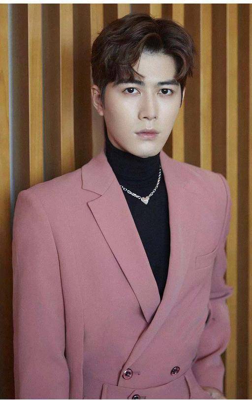 毛衣 今年想要时髦有范,穿出精致的脸庞,不妨选择烟管领毛衣