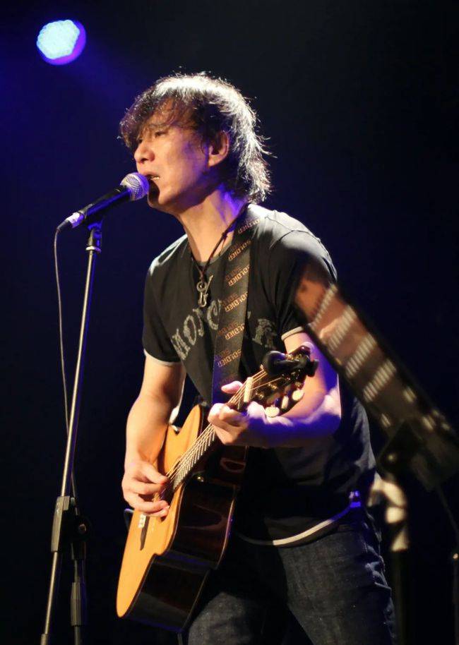 民谣诗人马条加盟索尼音乐首支单曲克拉玛依激起离家游子心中的缱绻