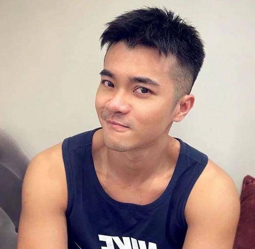 发型男生剪“小碎盖”短发很帅气，秋天留这3款发型，潮男气质不会差