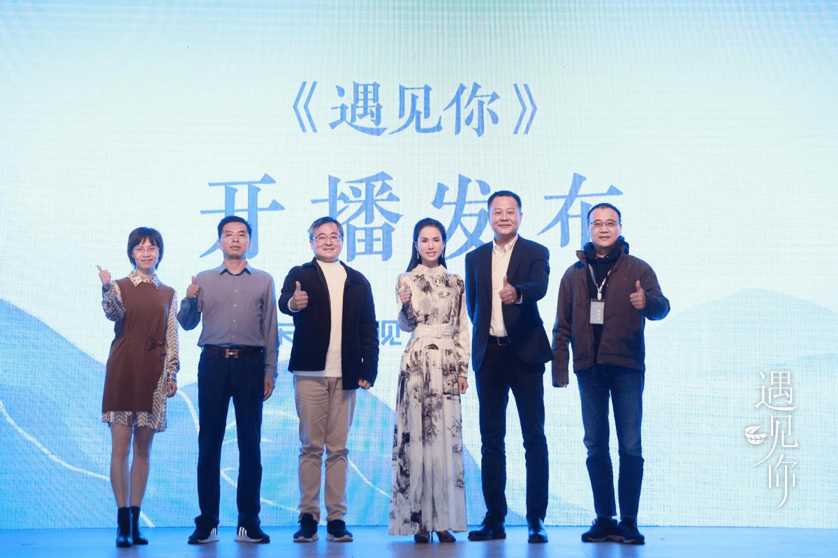 洪雷|李若彤化身节目策划人，携手臻牧羊奶共话健康生活