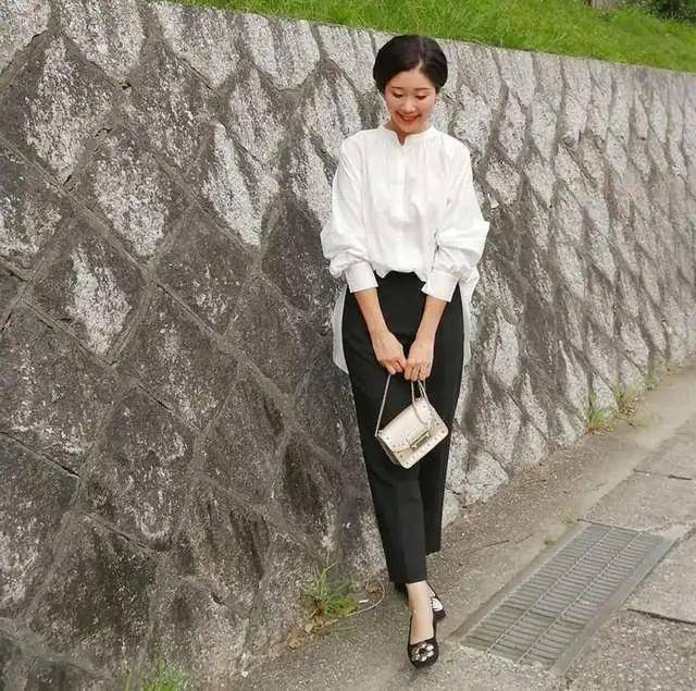 主妇 中年女性穿搭指南，少穿打底裤！看看日本主妇的搭配，时髦又气质