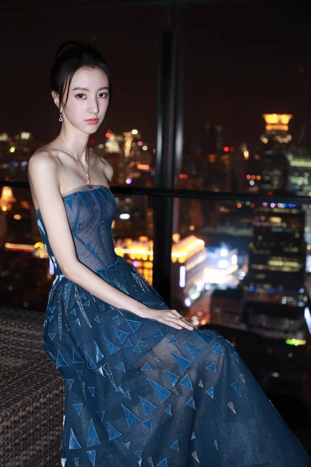 王悦伊 王悦伊｜让别出心裁的穿搭治愈自己