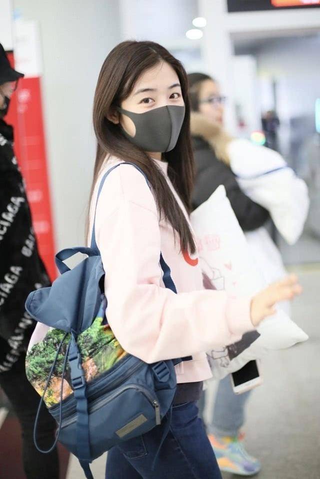 卫衣 张含韵怎么瘦这么多?身材好素颜也不怕,31岁还是“初恋脸”