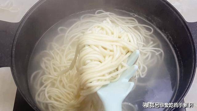 做法|适合夏天吃的早餐,清爽解暑,爽辣开胃,一次两碗不够吃,真香