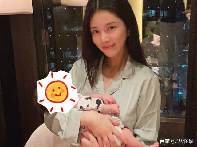 老公 王灿晒杜淳视角美照,产后两个月瘦回巅峰,穿露脐装自信秀小蛮腰