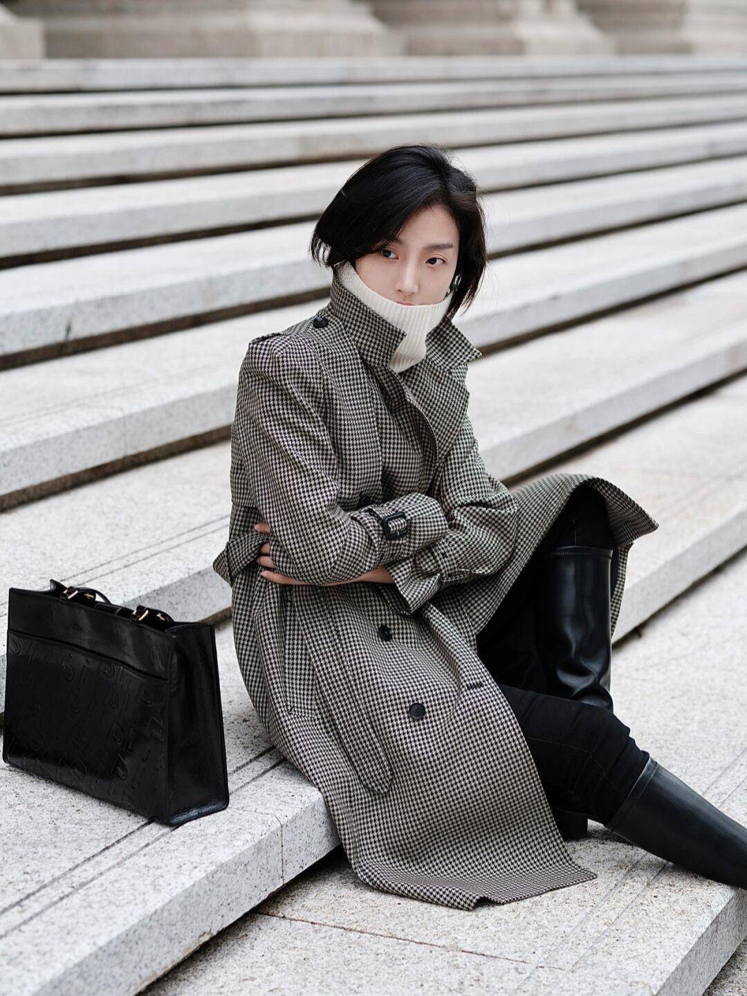 长度 秋冬季保暖衣别乱选,穿这几套大衣和羽绒服就够了,减龄又时尚