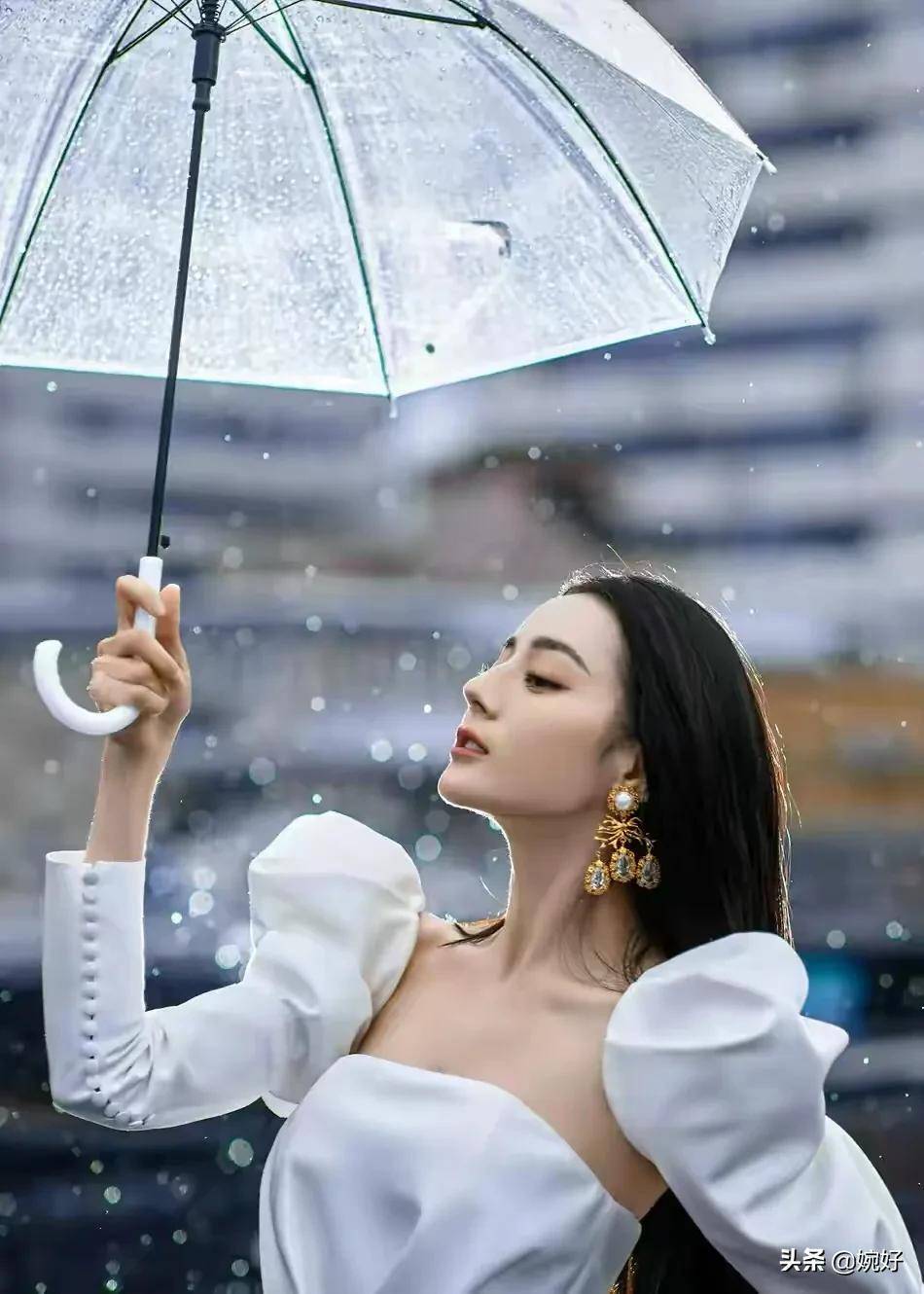 迪丽热巴 迪丽热巴美若天仙，造型别致每帧影像都赏心悦目