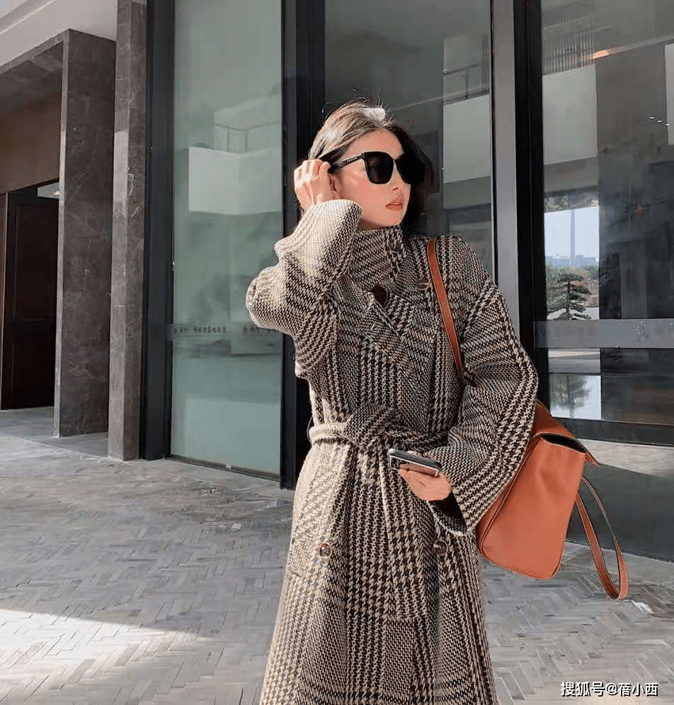 小姑娘 人人都有的呢子大衣，怎样穿搭才“出彩”？这2个要点很关键