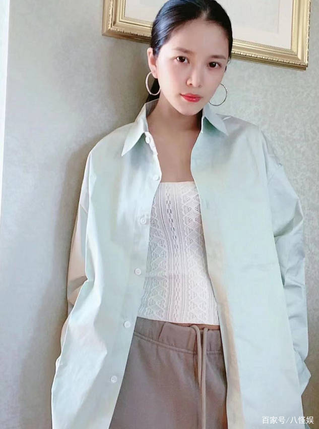 老公 王灿晒杜淳视角美照,产后两个月瘦回巅峰,穿露脐装自信秀小蛮腰