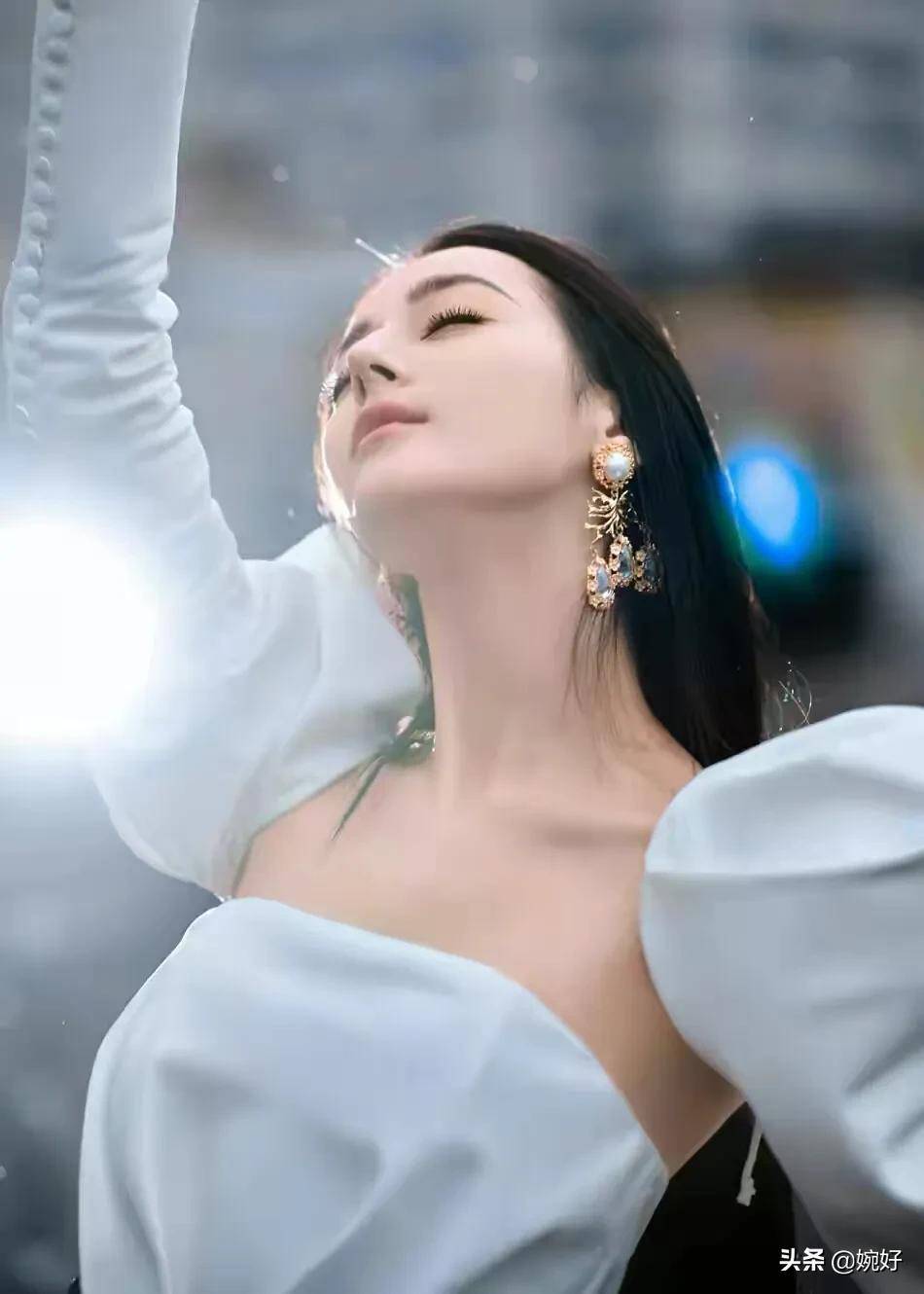 迪丽热巴 迪丽热巴美若天仙，造型别致每帧影像都赏心悦目