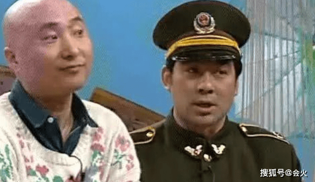 面色陈佩斯和朱时茂再同框！胡子花白面色红润，穿一双黑布鞋好朴素