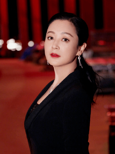 生活十大风情美人今昔颜值对比，有人颜垮了，有人优雅老去，差距真大