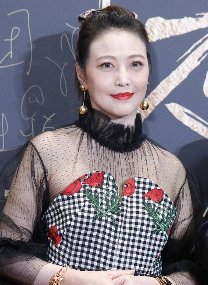 周海媚 周海媚老得好真实,眼龄至少60岁,曾经的女神成了岁月的俘虏