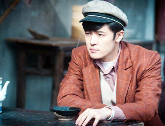 白天鹅 付辛博见了杨超越可能会崩溃,看看杨超越的裤子就知道了