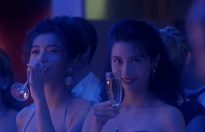 生活十大风情美人今昔颜值对比，有人颜垮了，有人优雅老去，差距真大