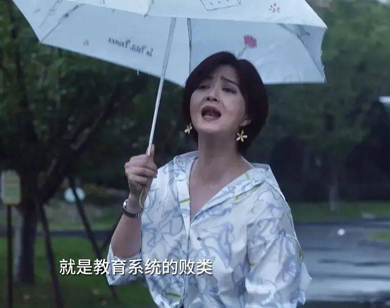 上半身 女星蒋欣瘦成Lisa 2.0？！到底什么情况呀…