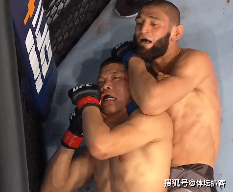 原创中国力量!李景亮被绞晕也不认输,宁晕不拍够男人,ufc官方盛赞