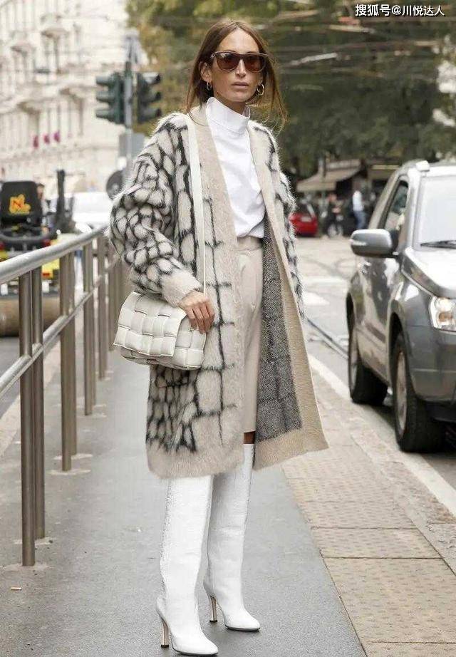 身材 41岁陈乔恩哪像中年妇女,穿卡其色开衫配牛仔裤,说25岁都信