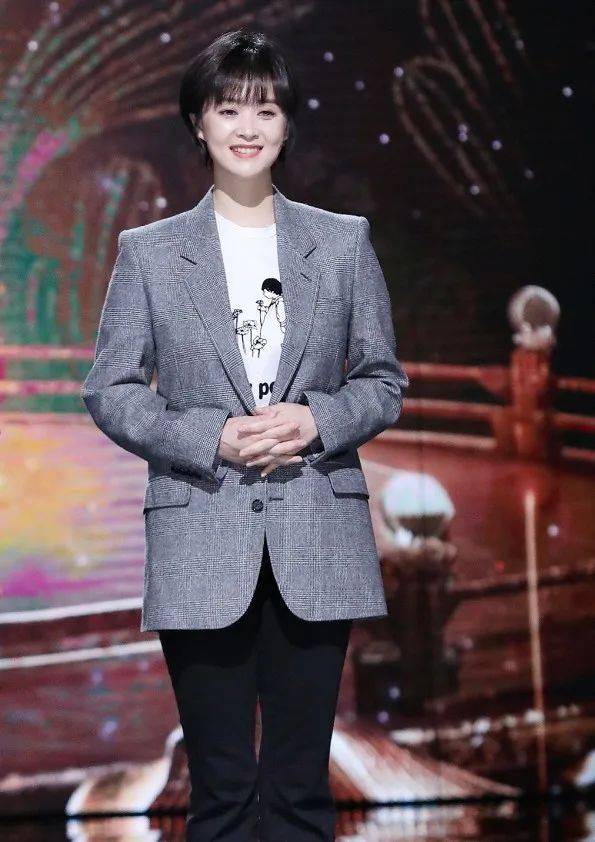 上半身 女星蒋欣瘦成Lisa 2.0？！到底什么情况呀…