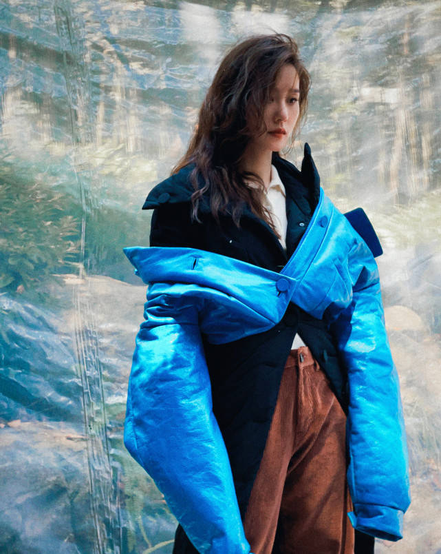 刘诗诗公开最新行程受期待包裹严实依旧难掩女神气质